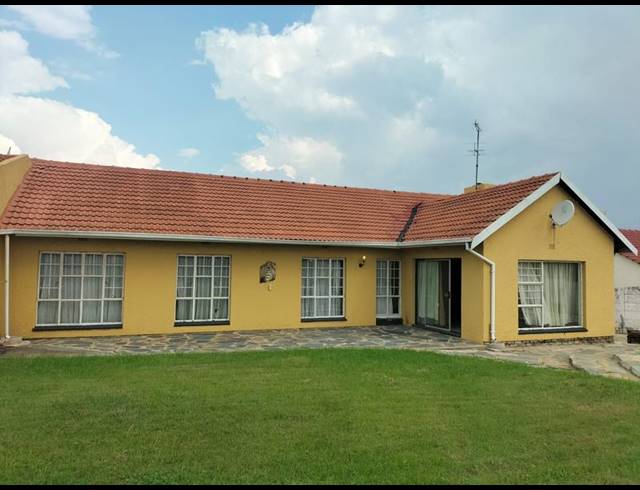 4 BEDROOM HOUSE FOR SALE IN BIRCHLEIGH NORTH